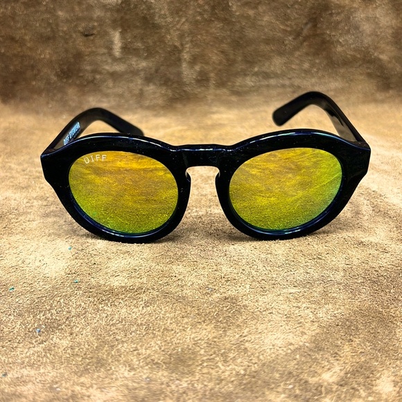 DIFF Mirrored Reflective Lens Sunglasses - Picture 1 of 9